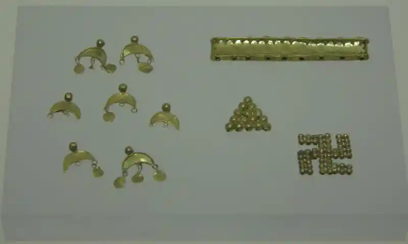 Crescent-shaped gold pendants with dangling circles